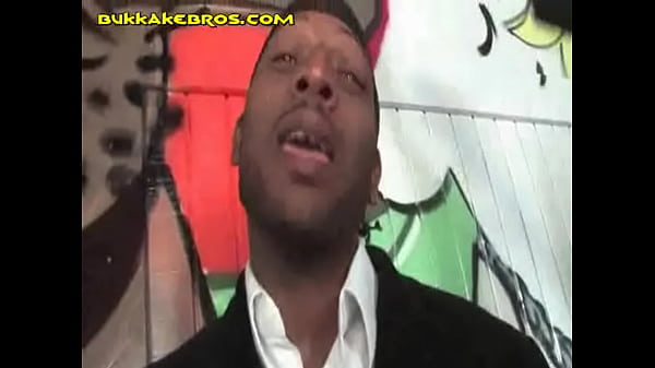 Nonton Brunette Services Bunch Of Black Cocks thumbnail