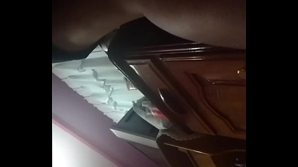 Nonton Bajo Falda Hermana thumbnail