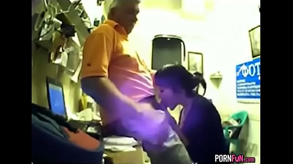 Play MP4 - New Intern Sucks off the Boss on the Job