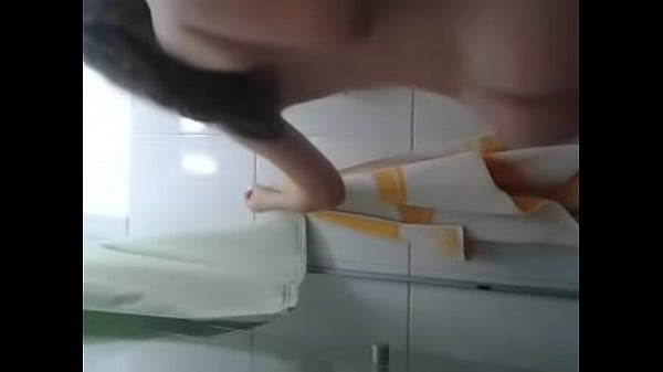 Play MP4 - Safada metendo no cuzinho