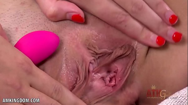 Play MP4 - Skinny Emily Blacc rubs her wet pussy for you