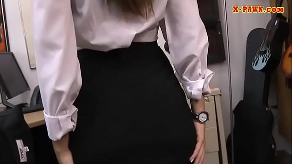 Card dealer pawns her_pussy and screwed