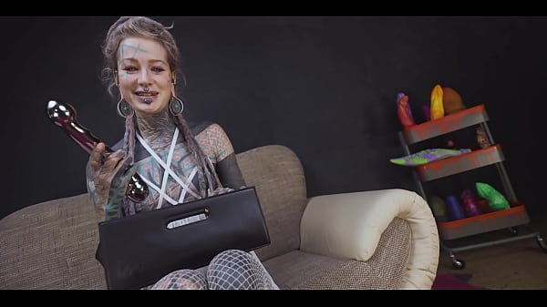 Anuskatzz stuffs her ass with a cold stainless steel dildo 