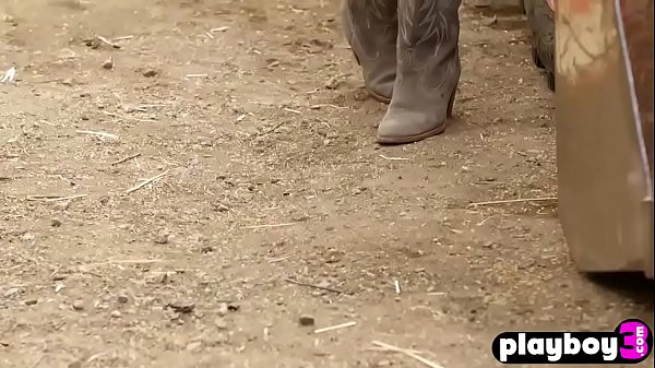 Play MP4 - Sexy busty models in hot lingerie posed at a photo session