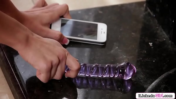 Play MP4 - Teen latina fucks her pussy with a dildo