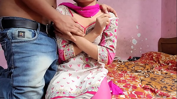 Play MP4 - भाभी की खूबसूरती देकर बाजू वाले अंकल का मन नहीं माना तो चोद दिया