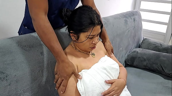 Play MP4 - Estoy muy estresada y este joven sexy me ayuda con un masaje relajante