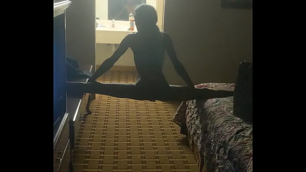 Skinny ts twerk ass in panties 