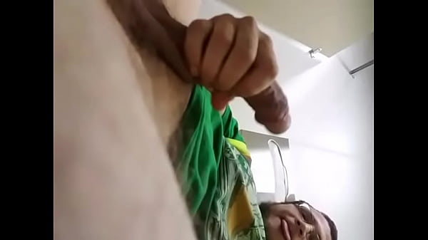 Play MP4 - Bathroom masturbation