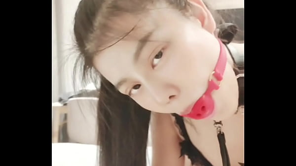 Play MP4 - 性奴女奴调情 骚大屁股 铃铛乳摇【人照对版 本人原声】