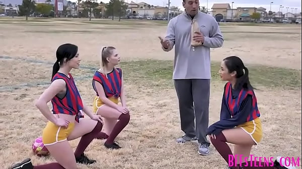 Play MP4 - Foursome With Older Coach