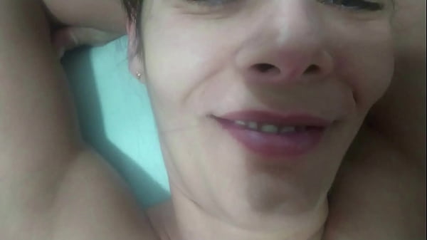 Play MP4 - Garoto novinho perdendo a virgindade com minha esposa&comma;ele encheu a buceta dela de porra