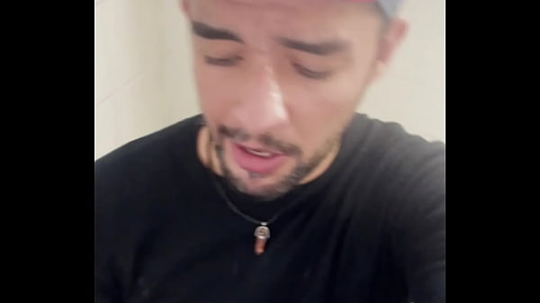 Um Tes&atilde;o Encontrar Esses Trabalhadores Tes&atilde;o No Banheiro Da Obra. thumbnail