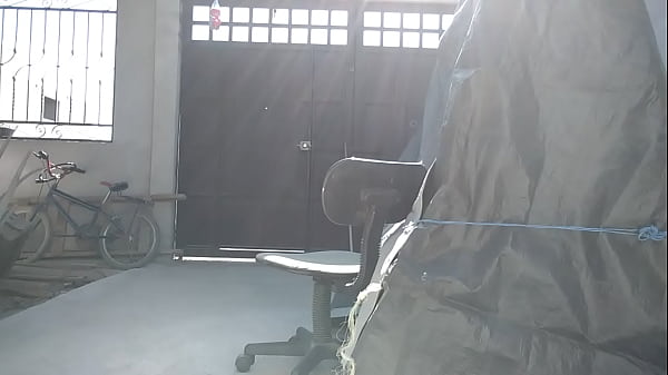 Excibiendo mi culo abierto y caliente