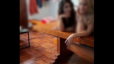 Me Tomaron Foto Calatita Sobre Una Mesa (para Ti Caherazo) thumbnail