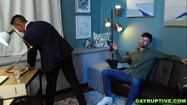 Jax leads Drew to an intimate session 