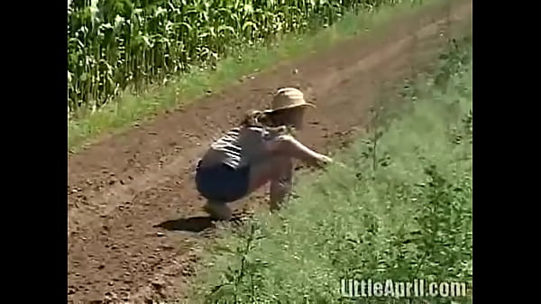 Hot blonde teen slut masturbates_Little April