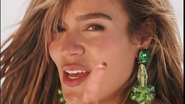 Nonton Karol G Ense&ntilde;ando De M&aacute;s thumbnail