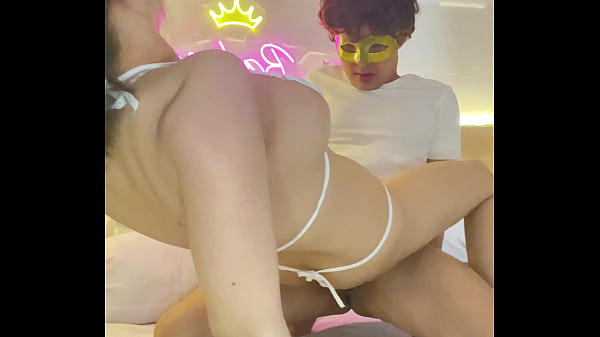 L&agrave;m t&igrave;nh với sexy babe trong bộ đồ bơi gợi cảm 