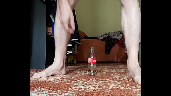 Play MP4 - Slut and bottle