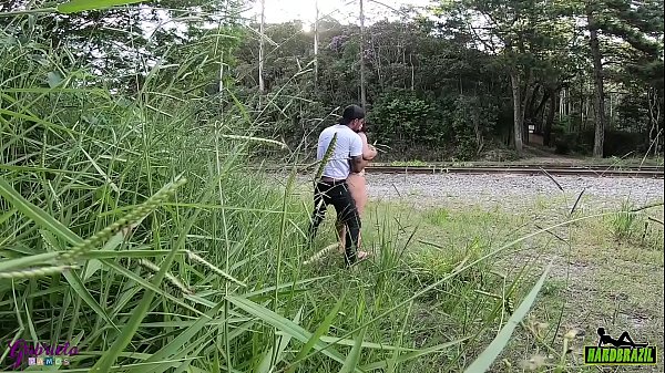 Play MP4 - Gabriela Ramos &eacute; flagrada fodendo no mato - Bettohfitness