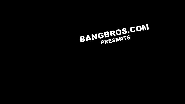 White girl knows how to ride the dick 