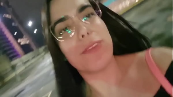 Play MP4 - chupei o pau do casado no estacionamento do shopping