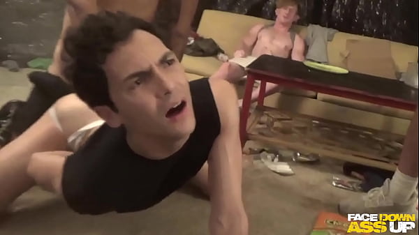 Play MP4 - SPITTIN MAN PUSSY