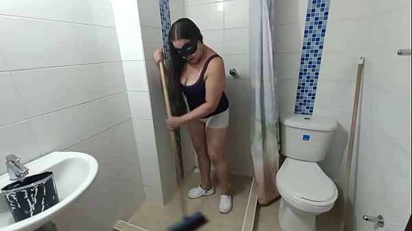 Le Ofrecí Dinero A Mi Empleada Por trabajar_En Shorts Y Sin_Calzones_Al Final Me Dio_La Mejor Chupada De Verga 1