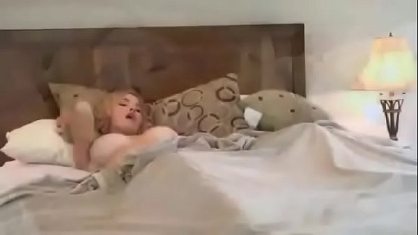 Play MP4 - Ariel Anderssen Spreading Her Sexy Toes For You