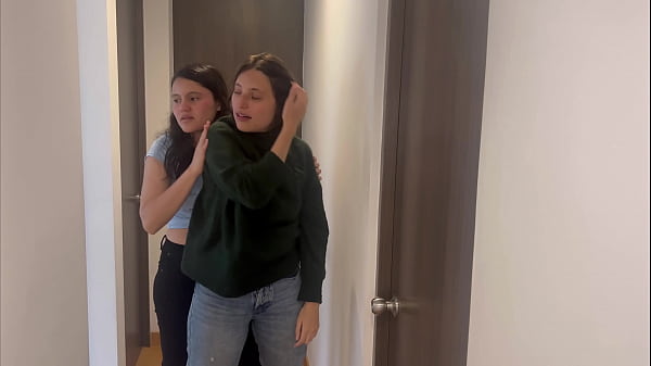 Play MP4 - Mi jefa y yo nos tocamos en la reunion de la oficina&comma; ella me dio lengua muy rico&excl;