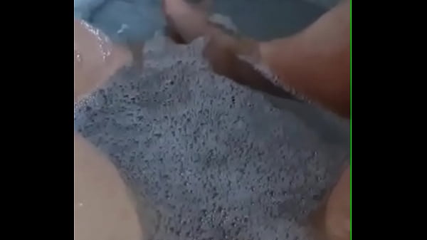 Play MP4 - BBW Shows Feet And Fat Pussy In The Tub