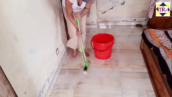 Floor cleaning by hand 