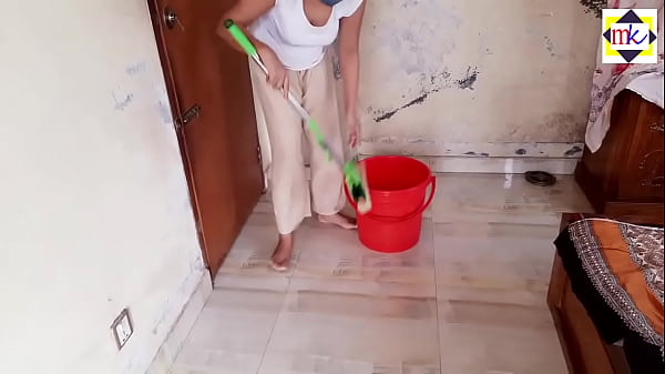 Floor cleaning by hand 