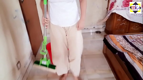 Floor cleaning by hand 