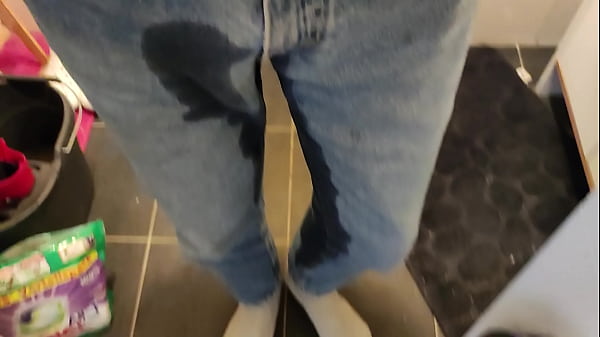 Play MP4 - Wetting Floor