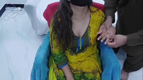 Play MP4 - XXX Pakistani Housewife Body Massage By A Stranger Infront Of Her Cuckold Husband Than Fucking With Clear Hindi Audio