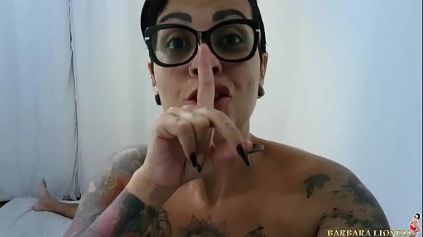 Mulher acorda o primo e acaba com leite escorrendo 