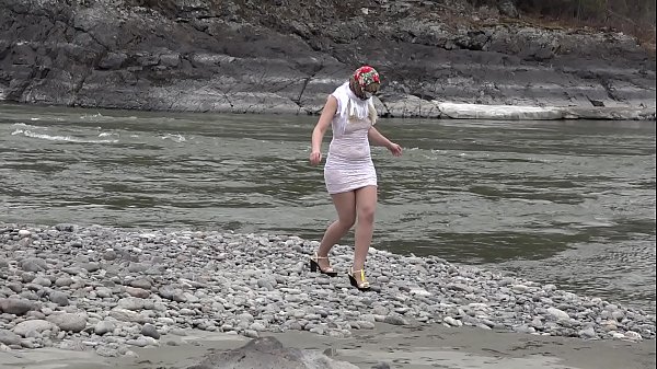 Play MP4 - Juicy ass and slender legs under a short narrow dress outdoors in a public place&period; Russian beauty exposes her intimate places while walking along the riverbank&period;