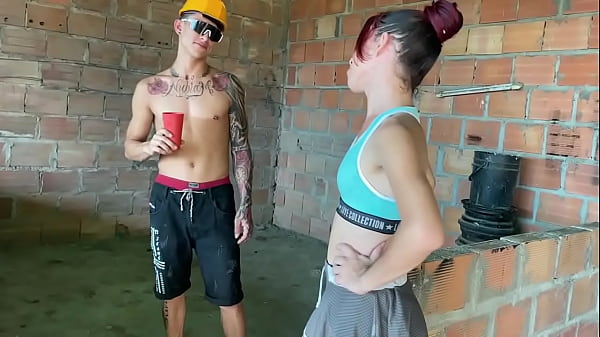 Play MP4 - ME FOLLO AL TRABAJADOR CUANDO MI ESPOSO CORNUDO NO ESTA&period;