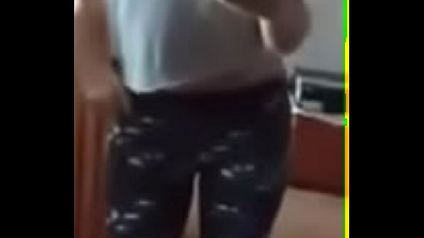 Nonton Cutie Maria Twerks In Tight Leggings thumbnail