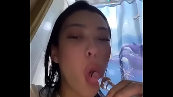 Nonton Latina Teen Deepthroats And Drools On Dildo thumbnail