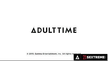 Adorable zazie devours granny franny's juicy holes 