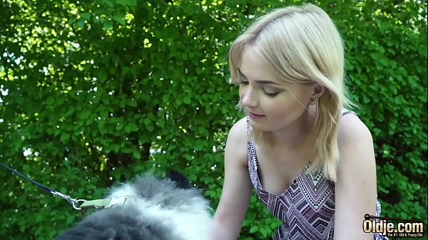 Old man fucks his teen girlfriend in her pussy and mouth