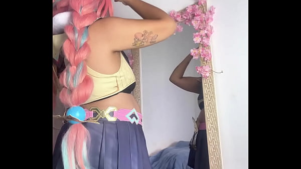 Getting ready for cosplay con varesa genshin impact 