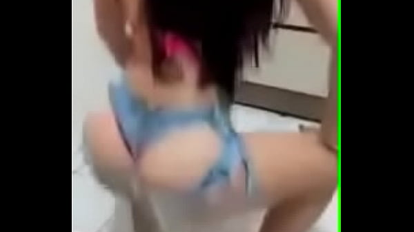 Novinha da bunda grande dan&ccedil;ando 