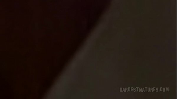 Nonton Mature Slut Gwen Loves Her Holes Stuffed thumbnail