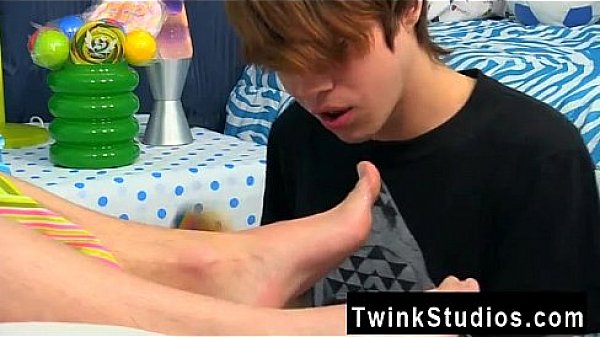 Hot gay Kyler Moss and Nick Duvall get into some jiggly and gooey 