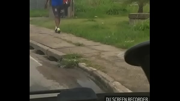 Caminhada com cal&ccedil;&atilde;o sem cueca 