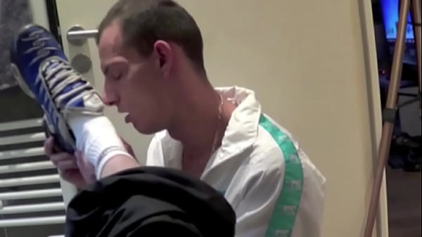 Un Jeune Mec Se Tape Un Mec De Cit&eacute; En Skets Et Jogging thumbnail